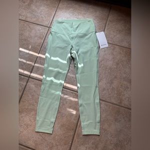 Lululemon Wunder Under HR